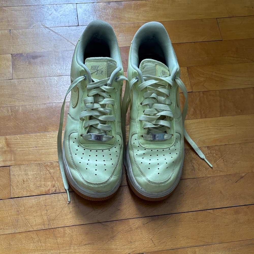 Nike Light Yellow Sneakers